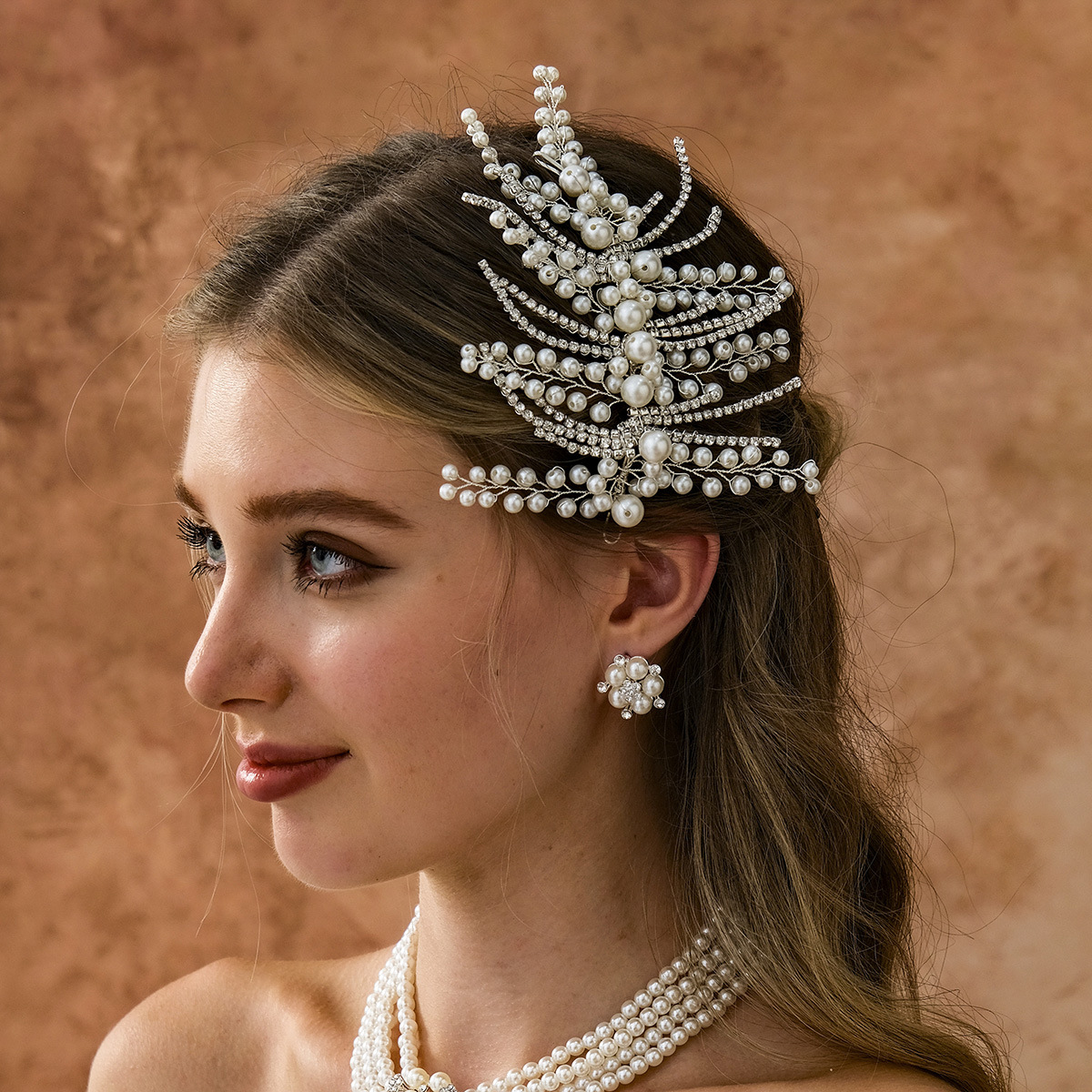 Beautiful pearl bride headband, heavy beaded leaf hair accessory, dance performance headwear, light luxury and high-end wedding dress accessories full figure