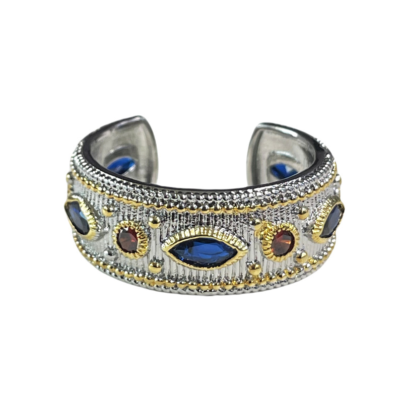This is an Italian retro, light luxury, brushed, hollowed-out ring with a touch of women's sophistication and court style. It's a two-color, niche ring Item Picture