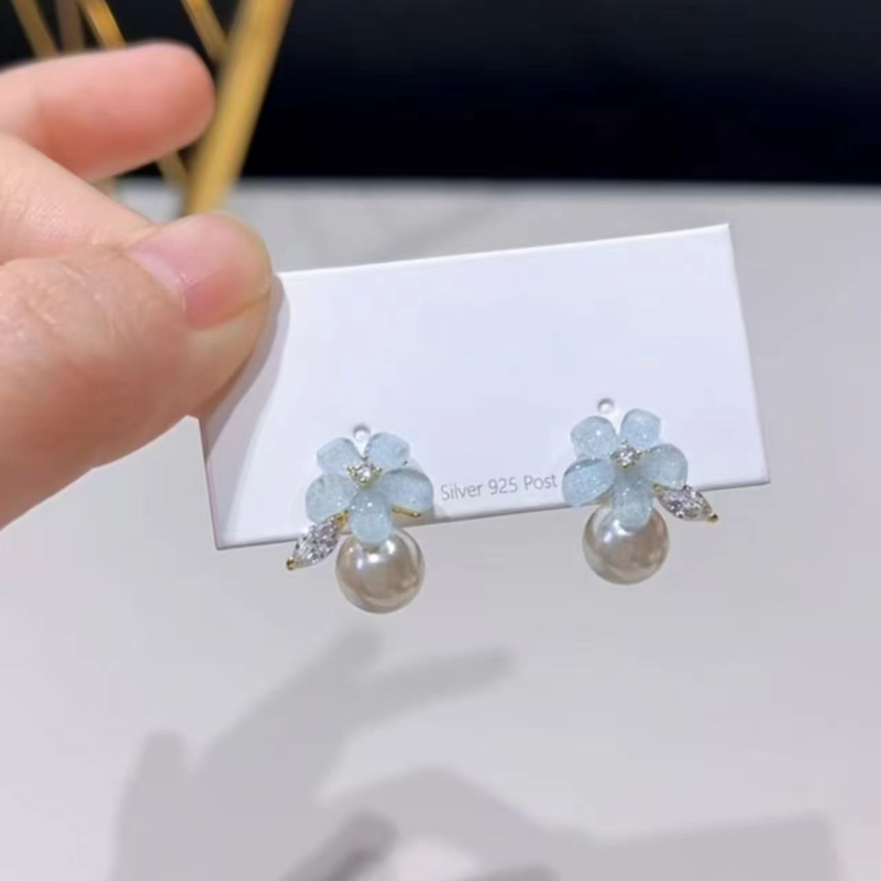 Forest-style fresh and light blue flower pearl stud earrings are fashionable and light luxury. They are a must-have gentle and versatile ear accessory for spring and summer Application Scenario