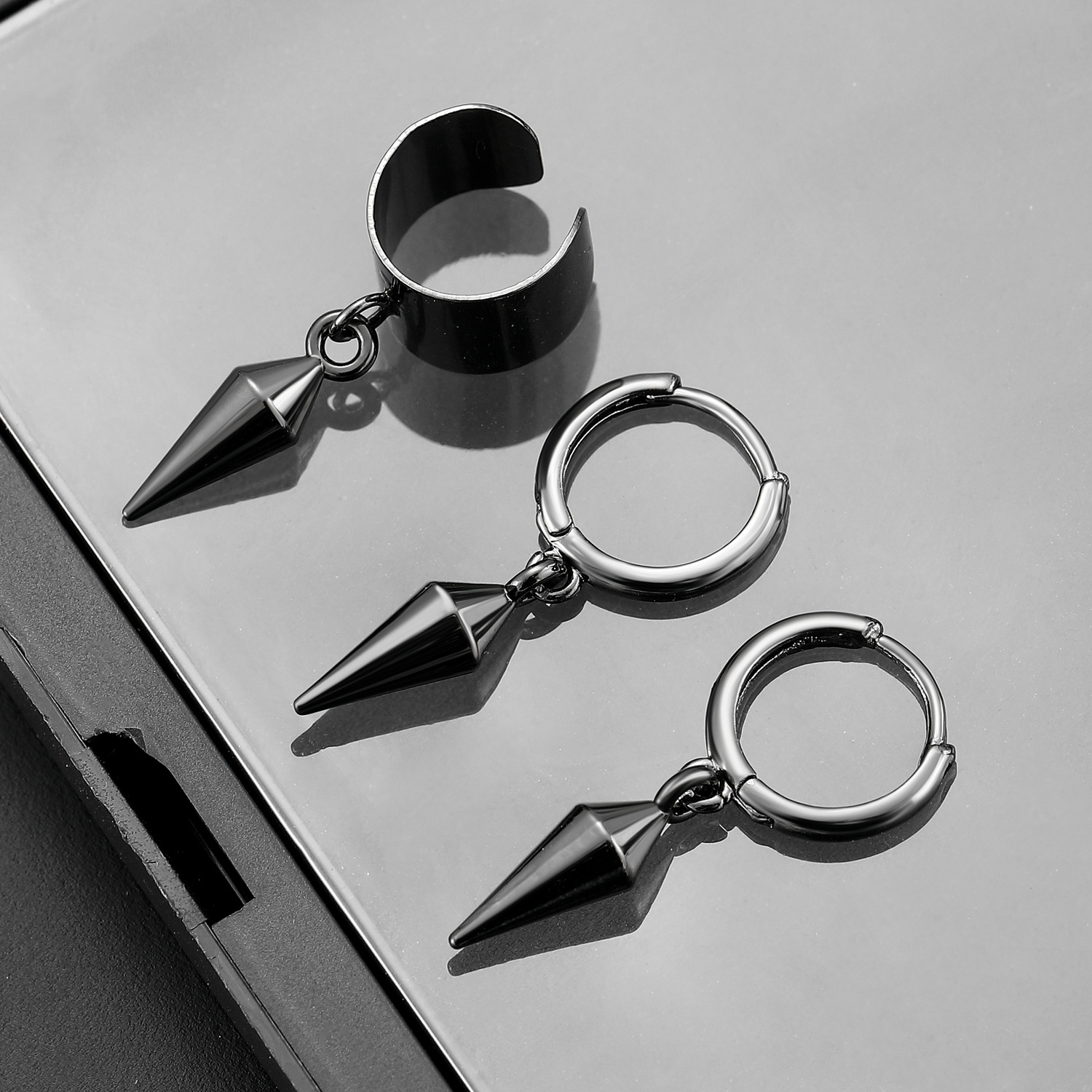 European and American cross-border dark earrings, men's ear clips, Gothic punk hip-hop personality ear bone clips, ear stud sets, women's earrings details Picture