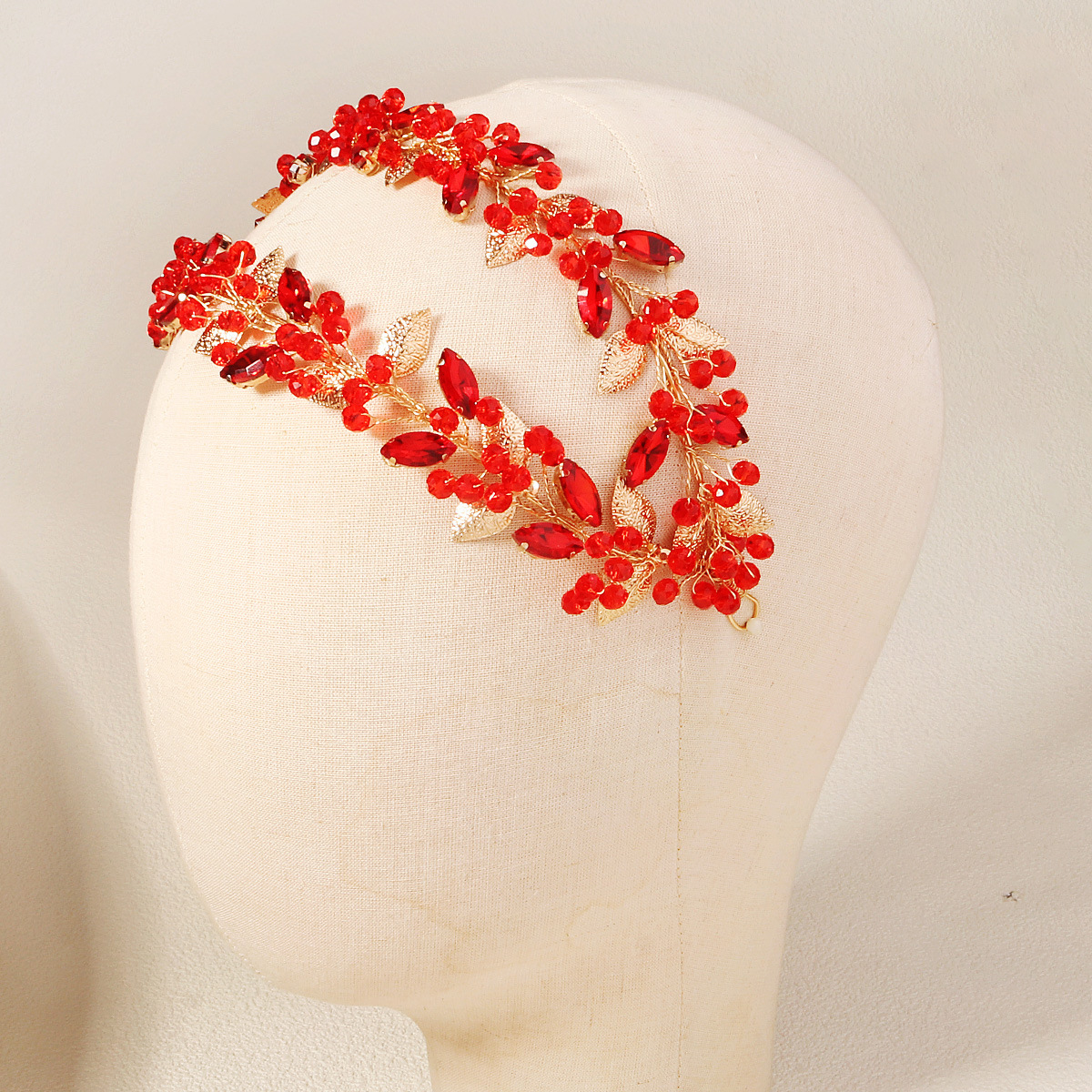 New double-layer rhinestone hair bands from Europe and America, retro vacation style, photo hair accessories, handcrafted beaded bridal hair bands for women Application Scenario