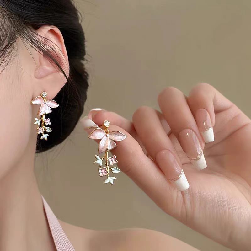 Spring flowers are in full bloom! Purple flower tassel stud earrings with a unique and high-end feel, sweet and gentle spring earrings for women details Picture