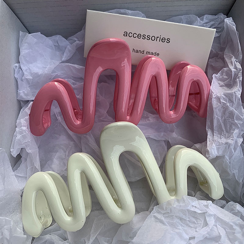 13cm wavy line hair clip, women's vacation style acrylic extra-large bun hair clip, large hair volume shark clip for spring and summer details Picture