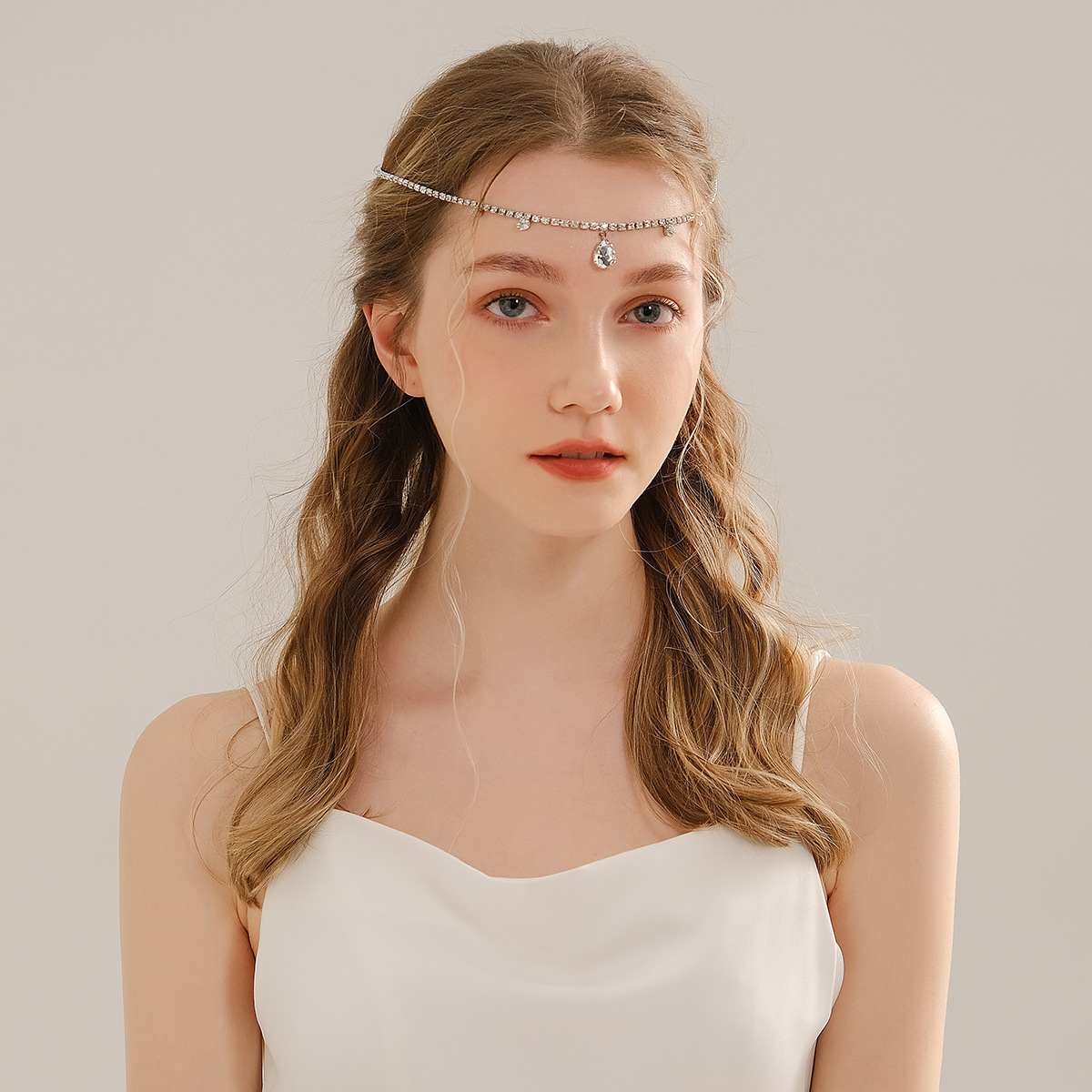 Bohemian minimalist bridal headwear, versatile Instagram-style hair accessory, photo headwear, rhinestone chain, brow center pendant hair band full figure
