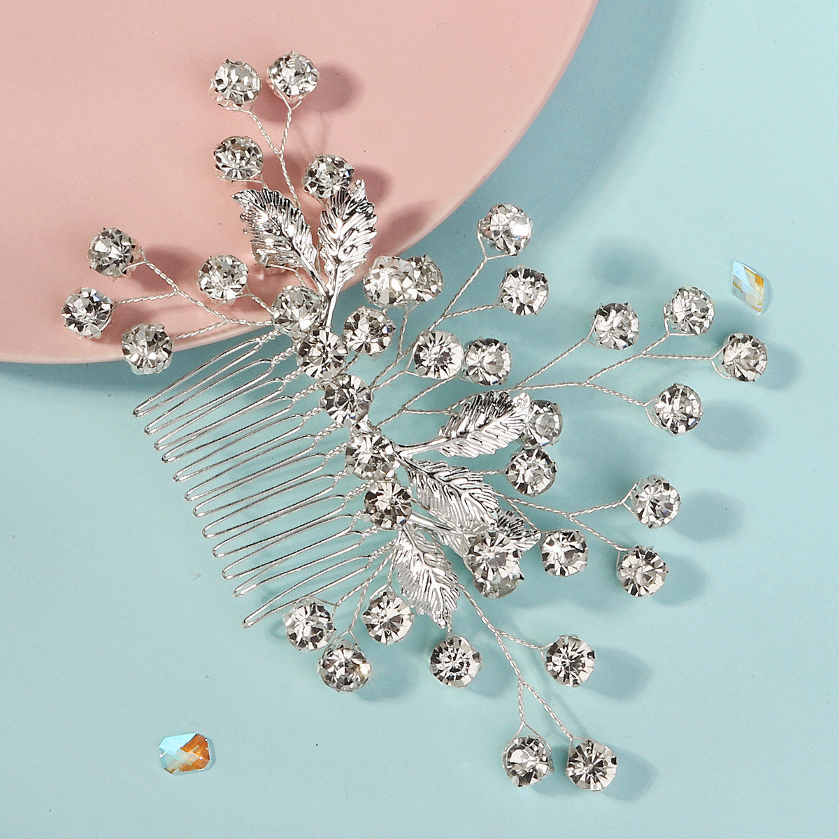 European and American bridal hairpin, ball party handcrafted hair accessory, versatile ancient-style updo accessory, water diamond and pearl hair comb, hairpin Application Scenario