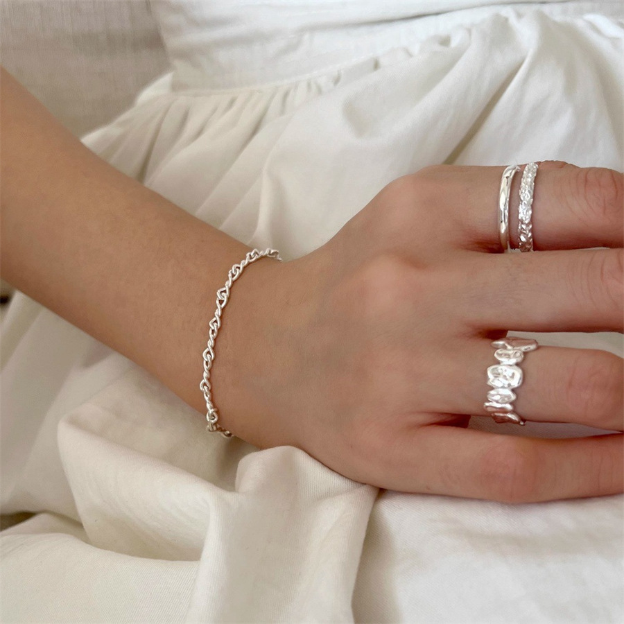S925 sterling silver texture double-layer line irregular ring, women's personalized and fashionable index finger ring, niche design simple ring Application Scenario