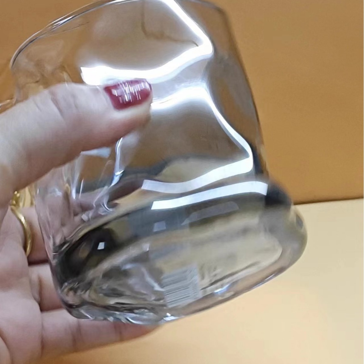 European-style glass cups, popular glass water cups, InS-style twisted pattern Nordic beer cups, tea cups for both men and women to use Specification drawing