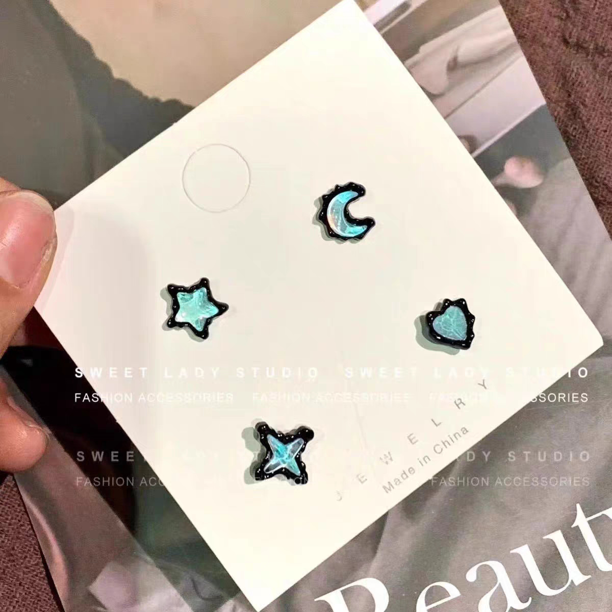 Four star, moon and water ripple ear studs are versatile and suitable for daily use. They are exquisite, sweet and cool, and feature a niche design for girls Specification drawing