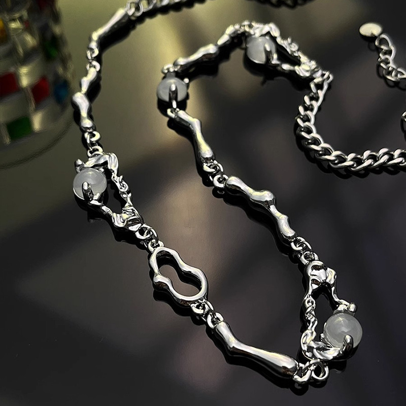 Niche design moonstone brooch necklace for women on Instagram, cold and cool style, sweet and hot girl collarbone chain 2023 new Specification drawing