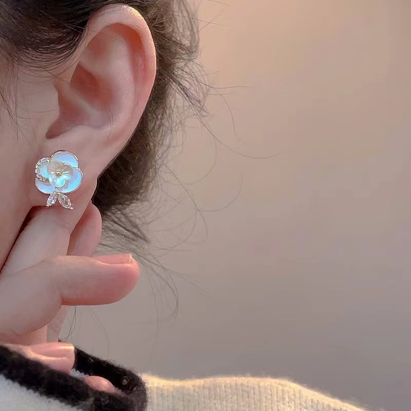 The new sweet and elegant floral stud earrings from 925 Japan and South Korea are a trendy, gentle and versatile design for women on Instagram. They are forest-themed earrings Specification drawing