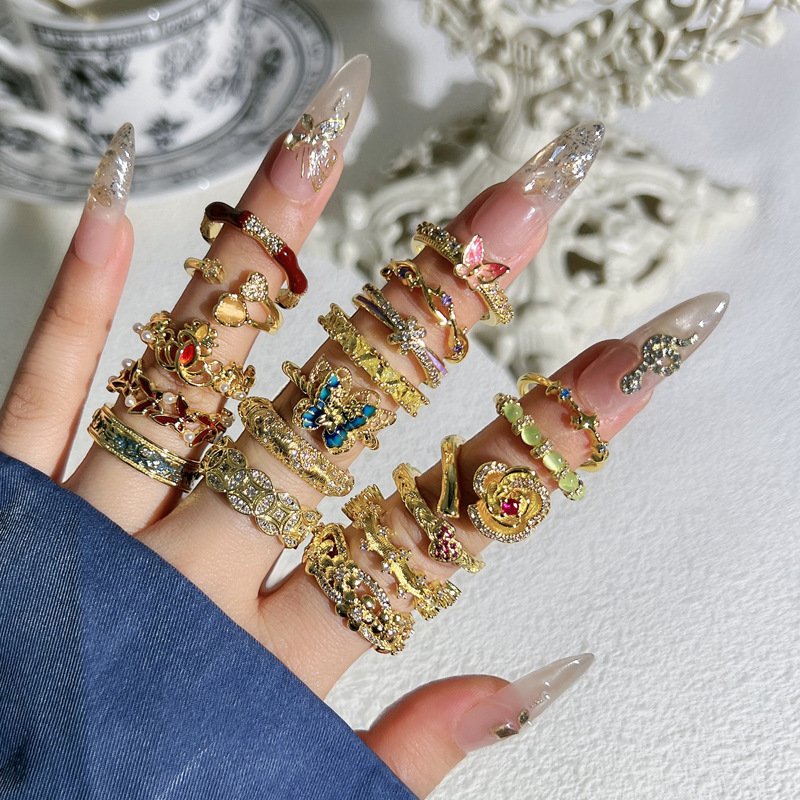 2025 New Chinese-style Internet celebrity retro brushed Fashion Exquisite Ring, Women's Gradient Gilt Enamel Butterfly Light Luxury ring details Picture