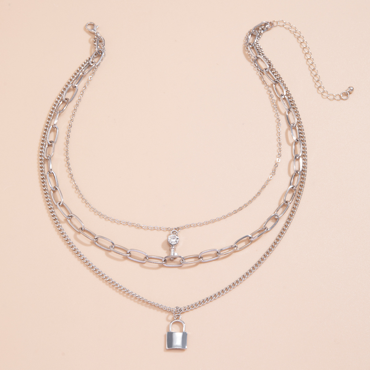 Exaggerated thick chain necklaces from Europe and America, versatile necklaces, geometric and simple lock-shaped keys, and niche necklaces Application Scenario