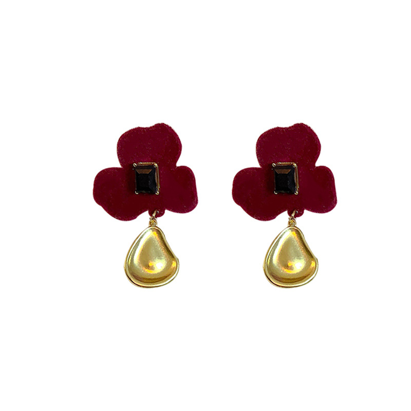 925 Silver Needle Autumn and Winter plant Velvet Earrings, women's retro and high-end style, versatile stud earrings, unique and fresh earrings Item Picture