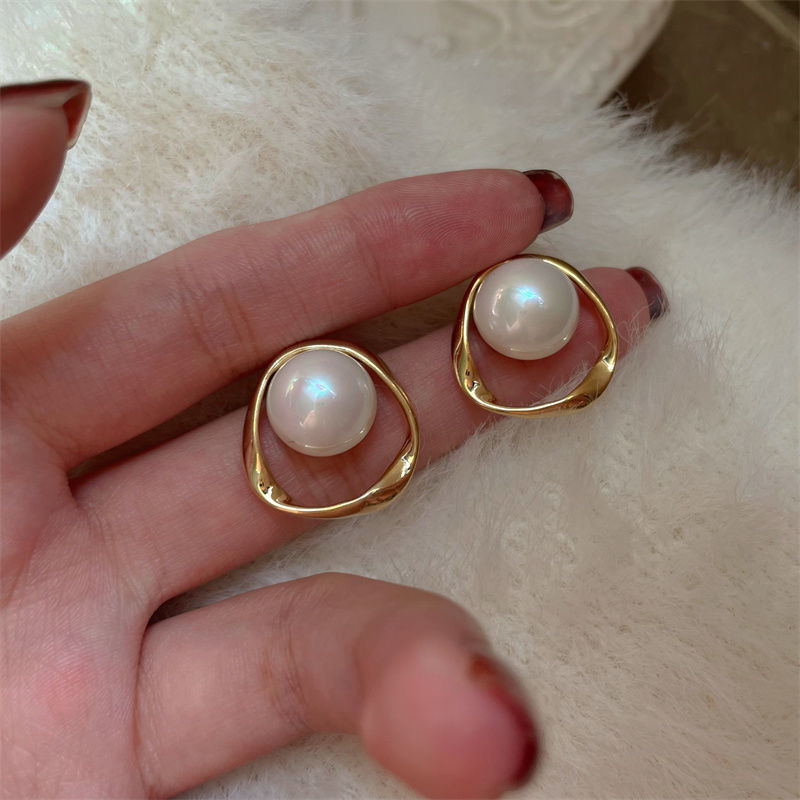 Simple geometric pearl stud earrings for women, light luxury, high-end, niche design sense earrings, French retro, versatile earrings Specification drawing