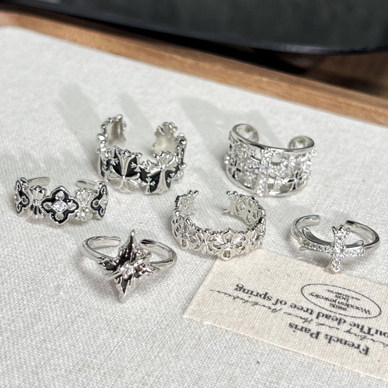 A popular dark punk cross simple open ring, gender-neutral, fashionable, niche and versatile ring Application Scenario