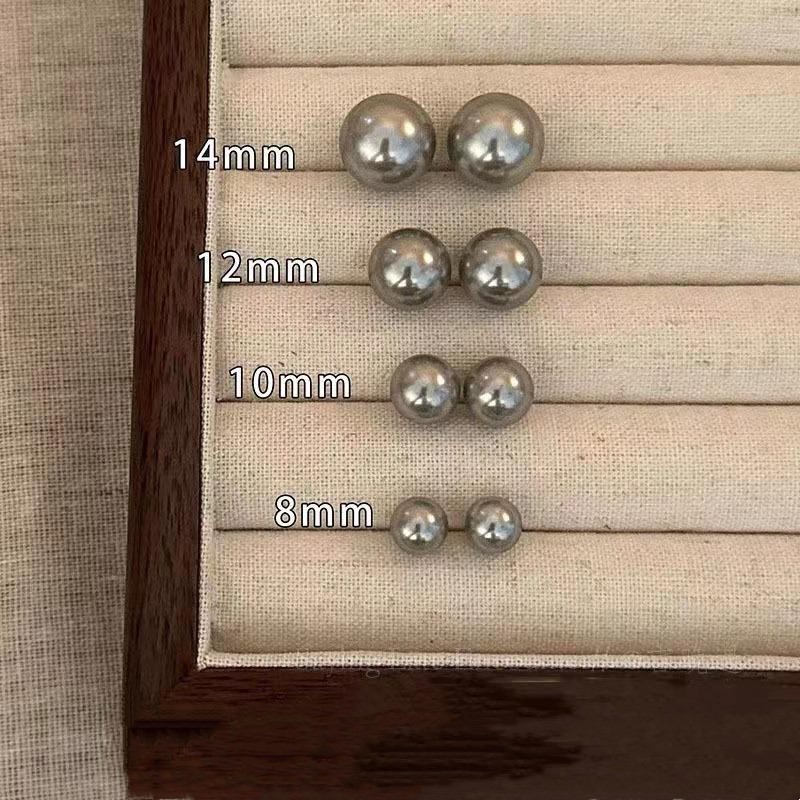 This is the same style of round, strong, and multi-colored pearl stud earrings from the Shi family, featuring a French retro style and a versatile design details Picture