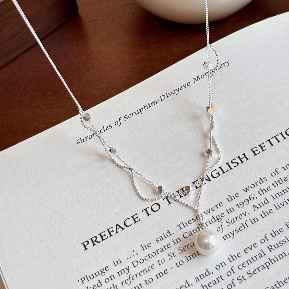 French lace pearl pendant necklace for women, with a light luxury and high-end feel. Collarbone chain, a versatile necklace with a cool summer vibe Application Scenario