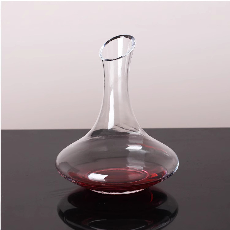 Factory direct sales of creative crystal glass decanters, slanted kettles, large-belted decanters, and cold-cut decanters full figure