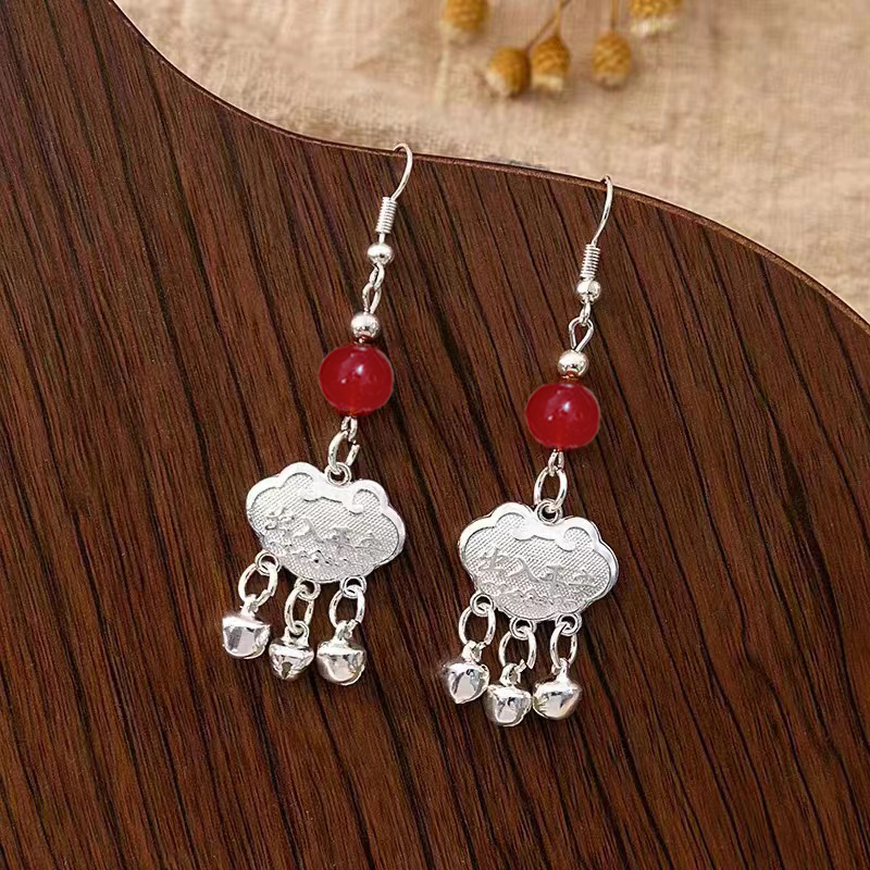 New Chinese-style peace lock, bell pendant, ear hook, feminine charm, versatile, retro and high-end ethnic style ear stud Application Scenario