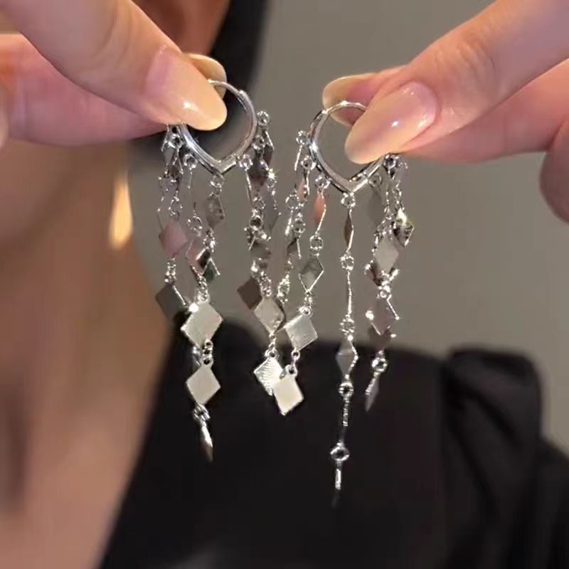 Ear Charm ~ Exquisite, elegant, simple and grand tassel stud earrings, 2025 new style light luxury and versatile earrings Specification drawing