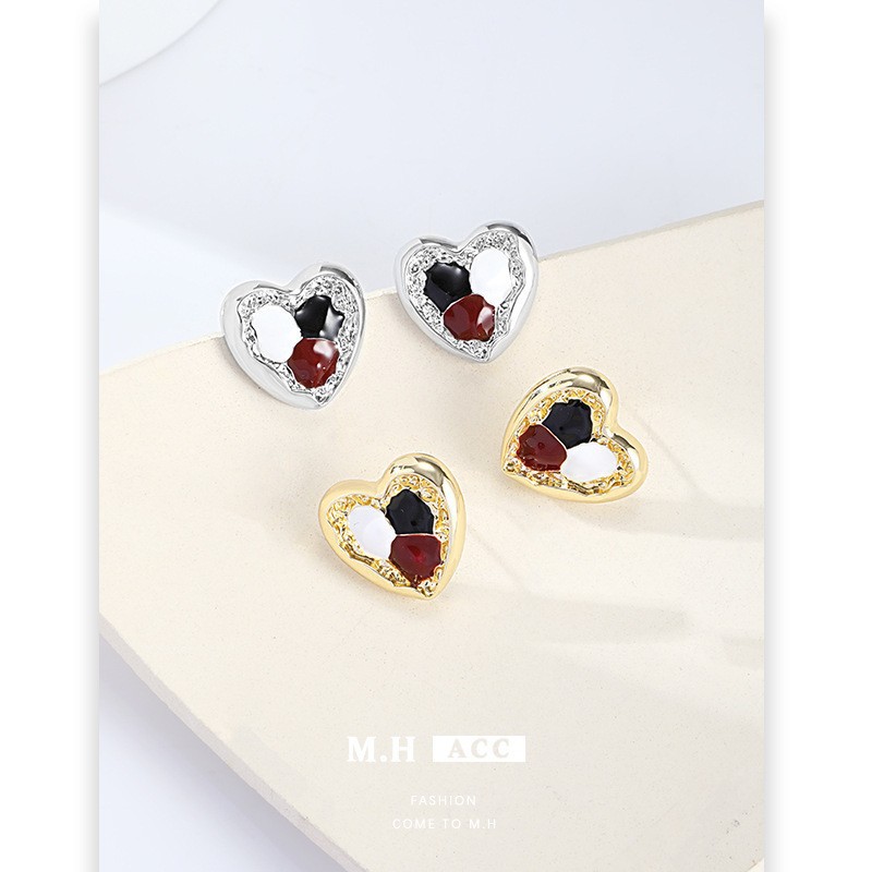 Original Instags-style golden heart-shaped earrings for women, light luxury, versatile and elegant. 925 silver needle stud earrings, a niche high-end sense of earrings full figure