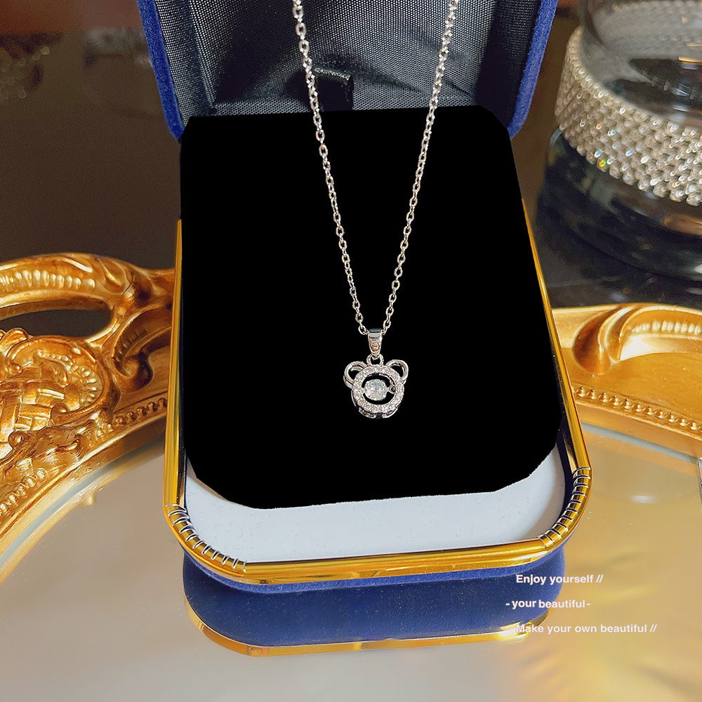 Japanese and Korean ins light luxury bear necklace, niche high-end pendant, collarbone chain, elegant and versatile, hot-selling accessory wholesale full figure