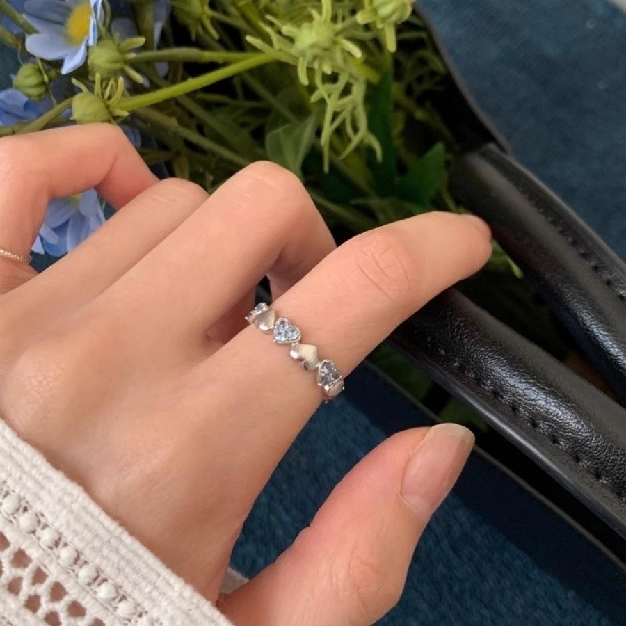 A niche design blue heart-shaped brushed ring for women's spring and summer, a fresh and unique index finger ring with a light luxury and high-end feel details Picture