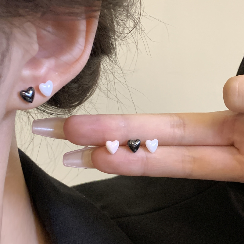 Bioceramic heart-shaped stud earrings, a fashionable and niche design for women, are designed to nourish the ears and are less likely to cause allergies. They are best-selling earrings details Picture