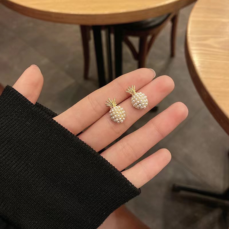 Korean-style light luxury and versatile fruit pearl pineapple stud earrings for women, small and exquisite girlish style earrings, elegant and fashionable earrings full figure