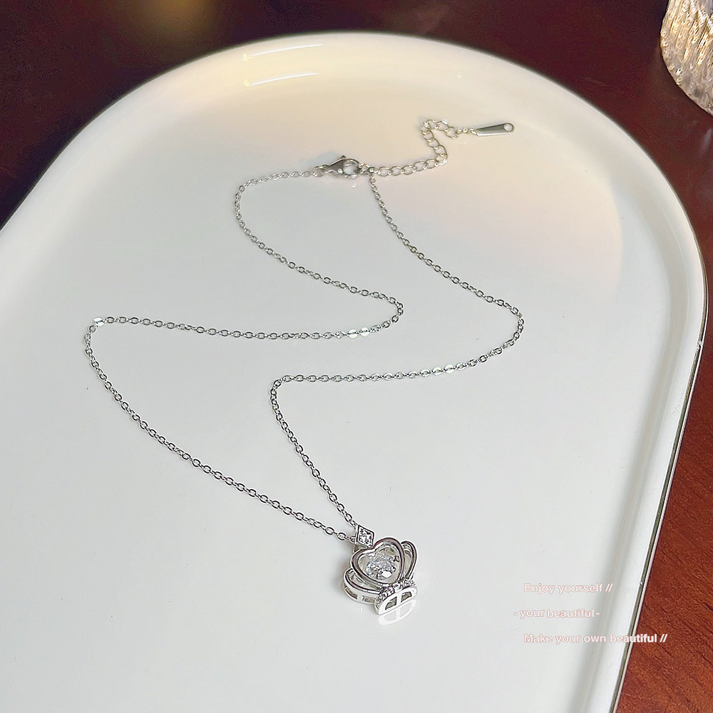 Crown Necklace, Women's Beating Heart Pendant, 2025 new style, elegant neckchain, light luxury, niche collarbone chain, fashionable accessory details Picture