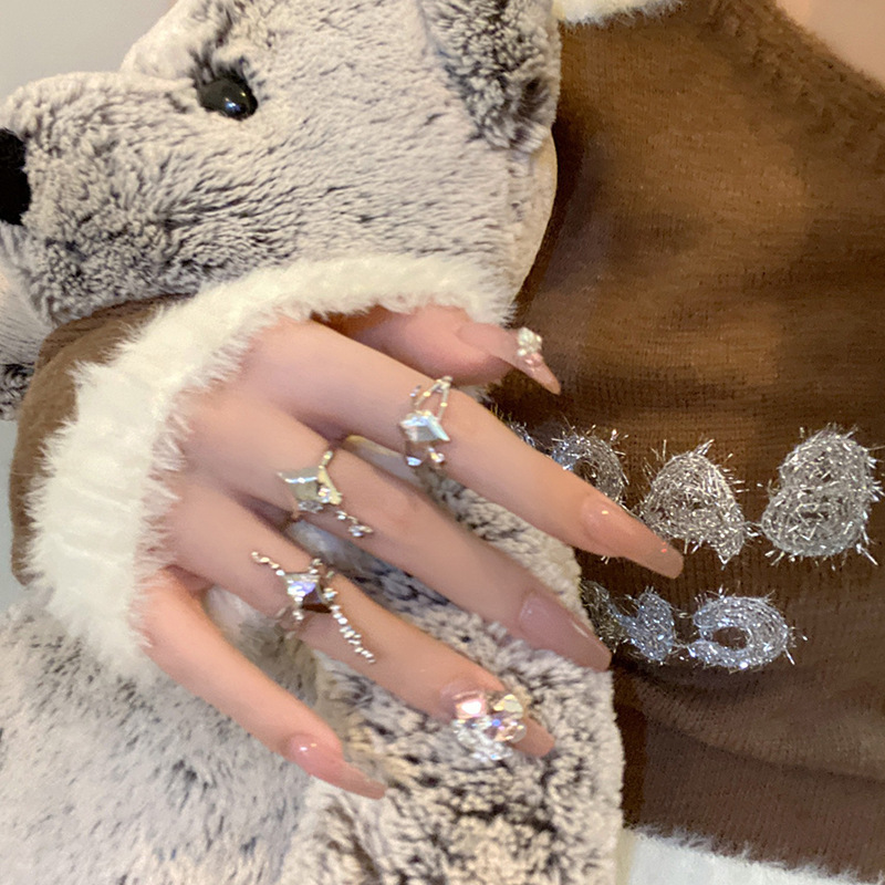 A trendy, cool and high-end ring for women with an irregular liquid rhombic star-shaped ring stacked on top full figure