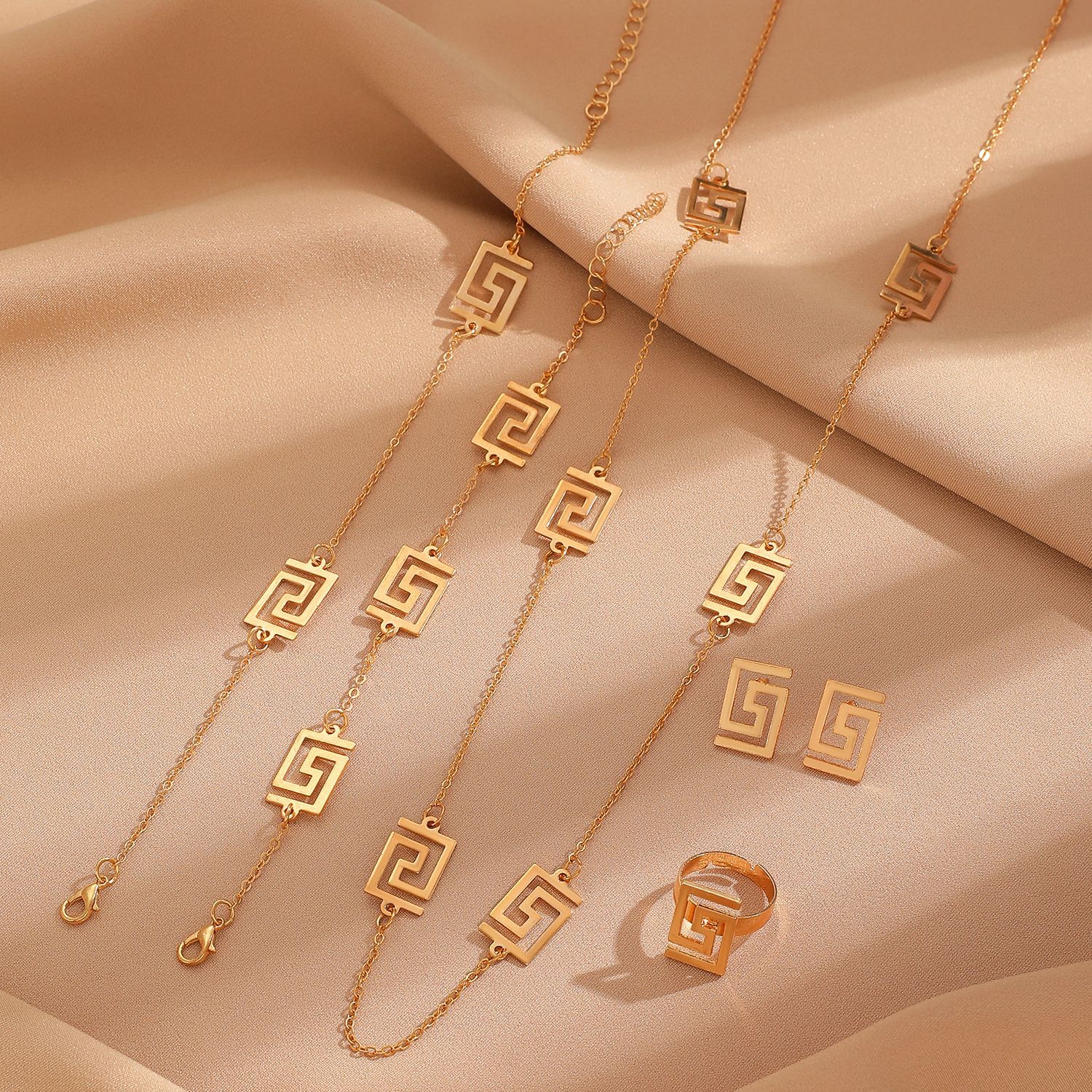 European and American cross-border set of jewelry and accessories, simple hollowed-out geometric rings, stud earrings, bracelets, necklaces, anklets for women Specification drawing