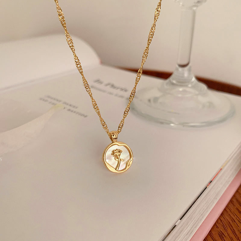 French retro rose necklace with a light luxury design for women, a niche collarbone chain necklace, a new trend in 2023 details Picture
