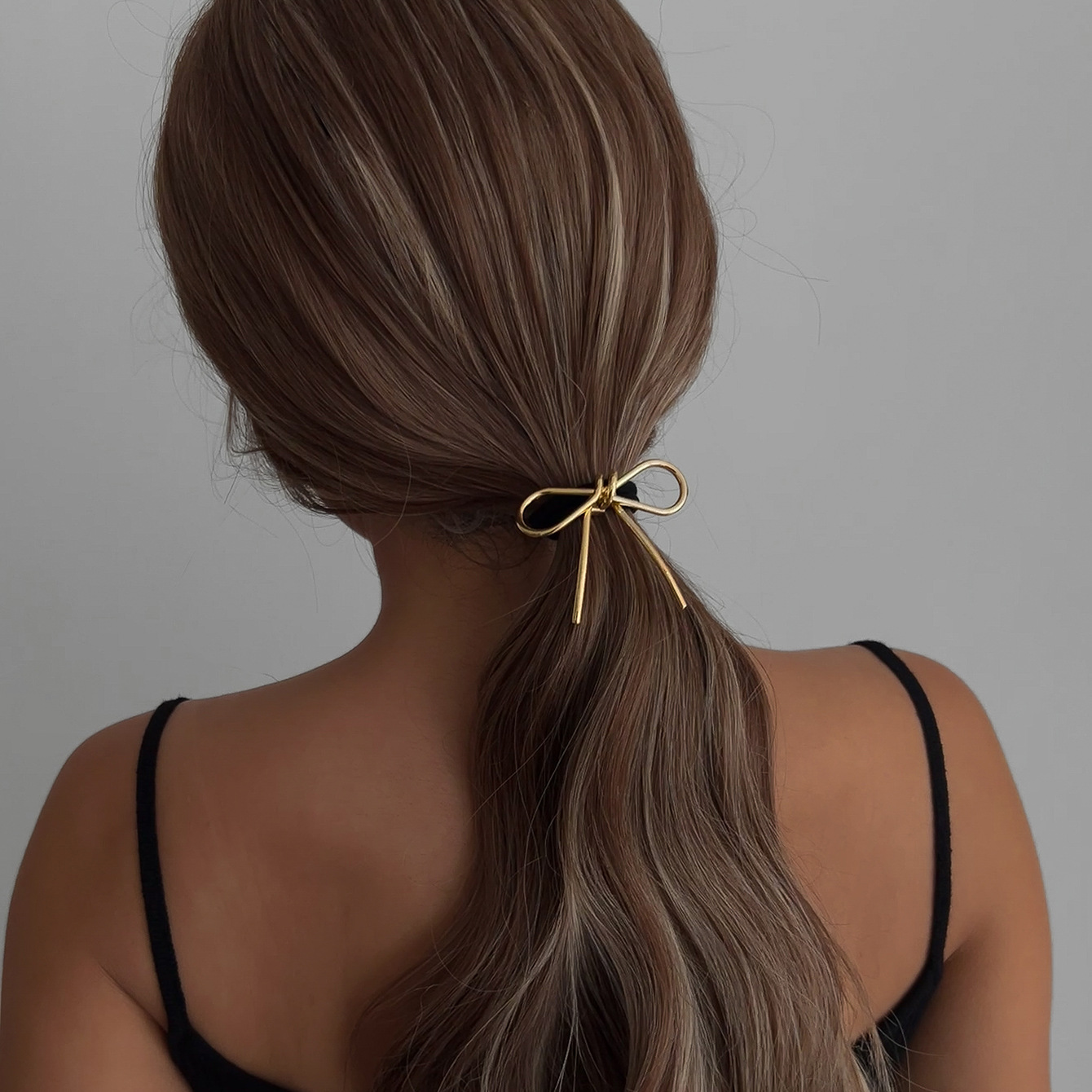 TEMU's best-selling hair accessories, including bows, irregular pleated ponytail hair ties, and wholesale of cross-border alloy hair ties from Europe and America Application Scenario