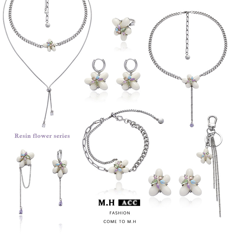 Original French cream resin flower necklace for women, light luxury and niche collarbone chain, elegant and versatile, sweet accessory wholesale full figure