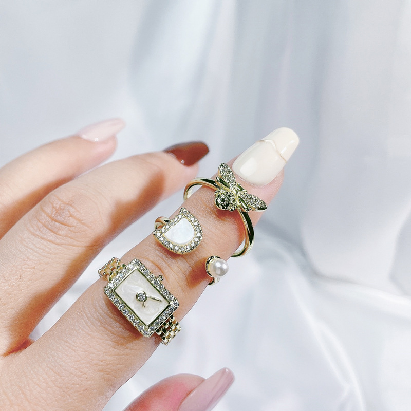 A light luxury and high-end golden layered letter-patterned open-open ring with a feminine niche design and a cold and elegant style Specification drawing
