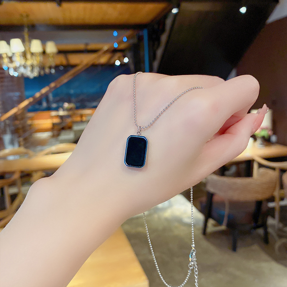 Black retro Jihe brand pendant necklace, Instagram cold style collarbone chain, niche simple and elegant internet-famous accessory details Picture