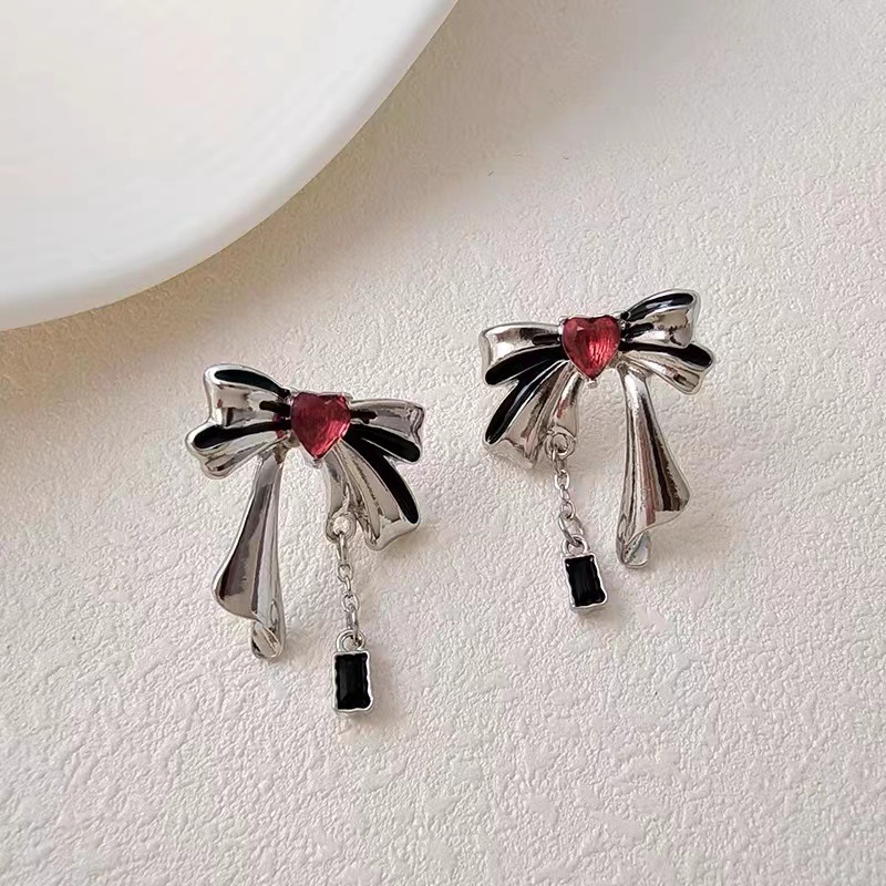 S925 Silver Needle Bow heart-shaped Stud Earrings for Women, with a unique, niche and high-end design sense. Red heart-shaped stud earrings for women Specification drawing