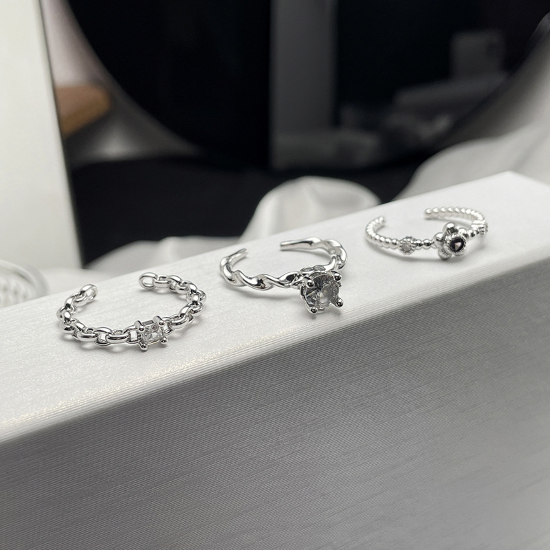 Minimalist purple diamond flower-opening ring for women, an Instagram niche design, small chain single diamond, elegant and high-end ring full figure