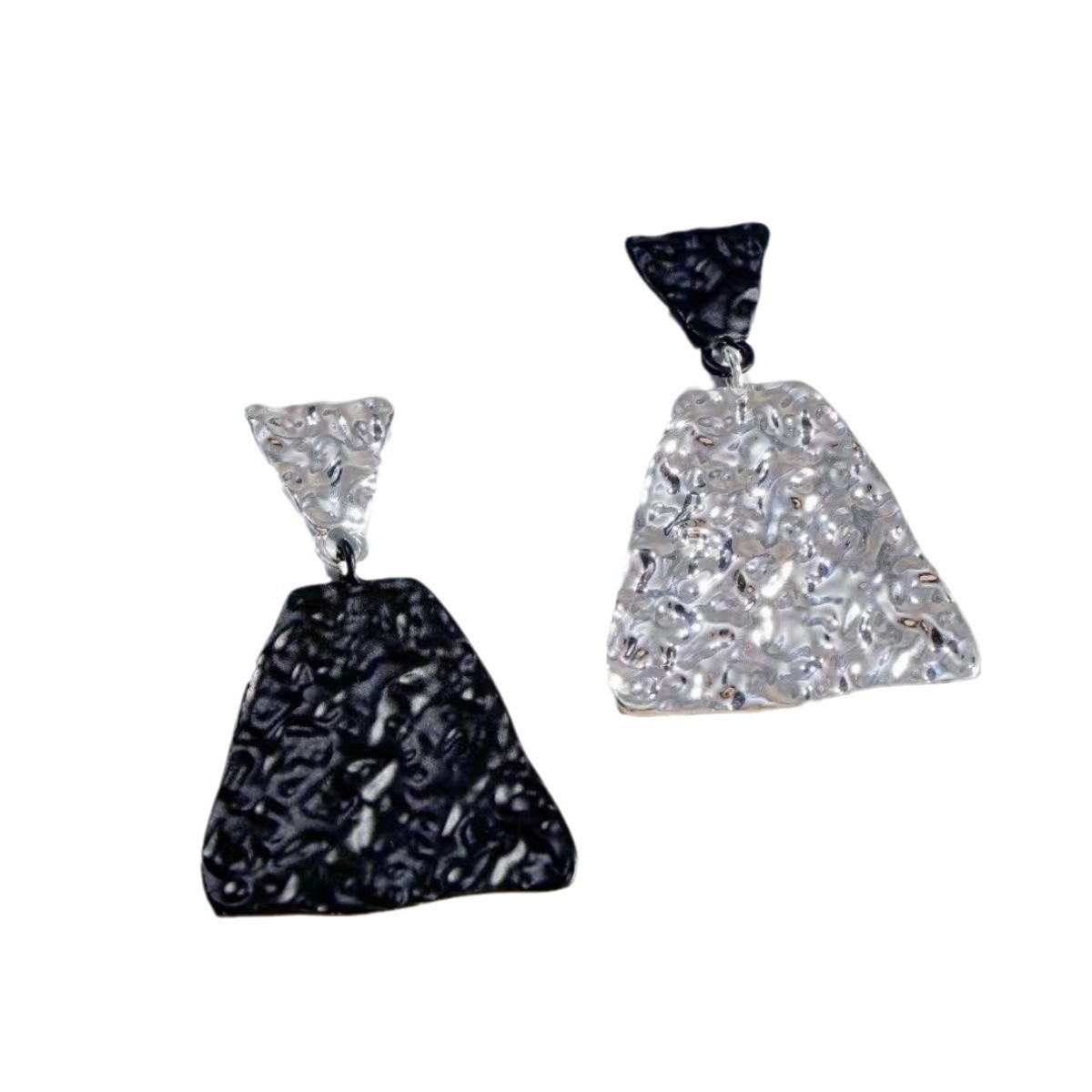 Personalized and versatile, exaggerated metallic stud earrings, trendy and fashionable for women on Instagram, versatile, and popular cross-border earrings and earrings from Europe and America Item Picture