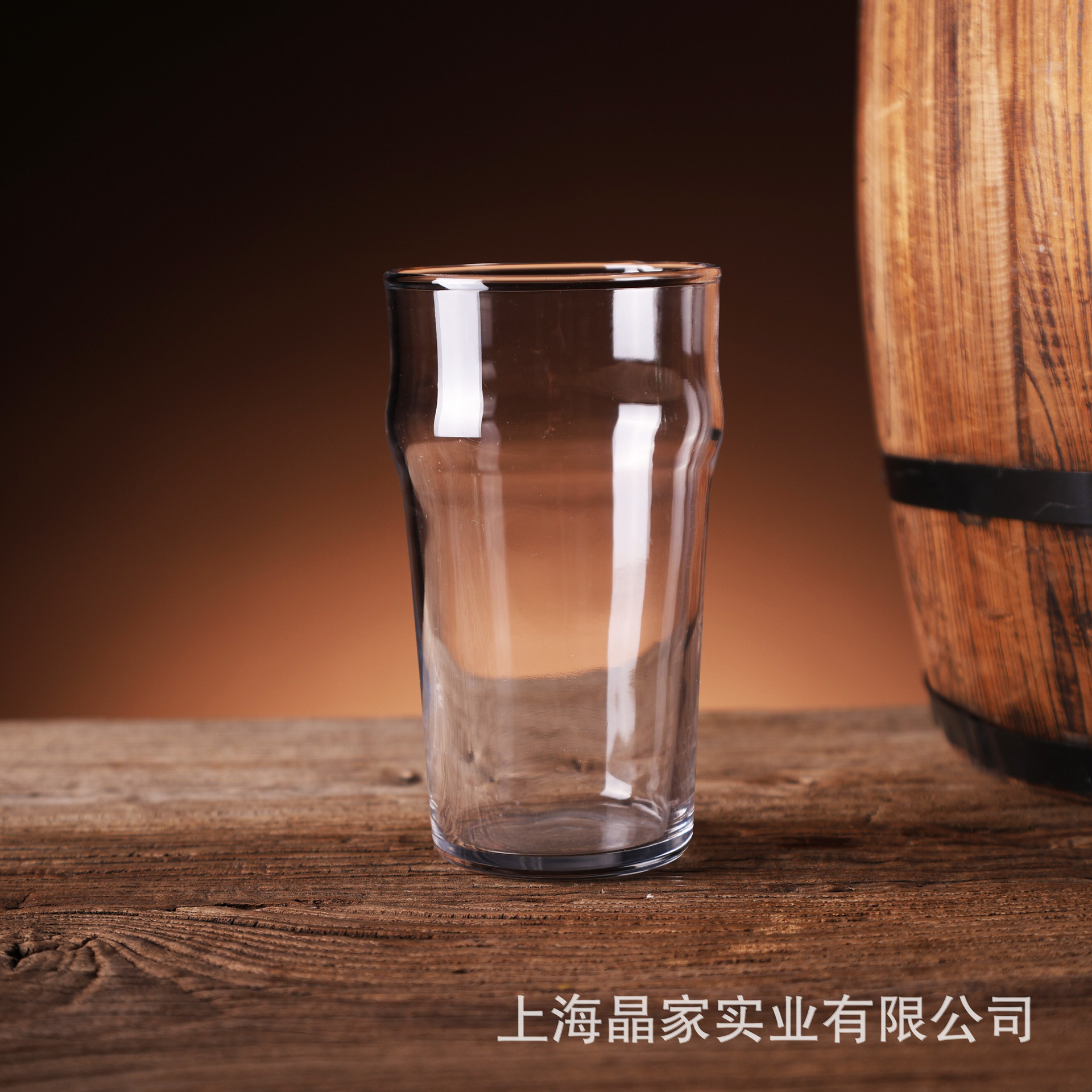 Glass wheat draft beer cups, craft beer mugs, cinched transparent glass cups, household drink cups are available for wholesale with LOGO printing Application Scenario