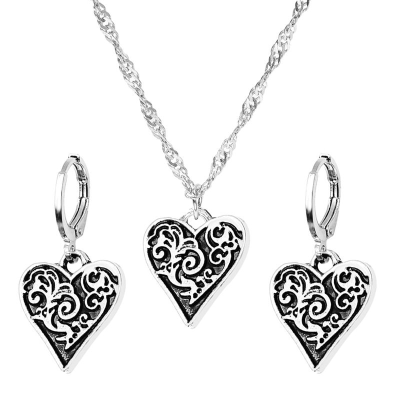 European and American InS-style heart-shaped jewelry set, retro aged alloy heart-shaped necklace and earring set, cross-border accessories Item Picture