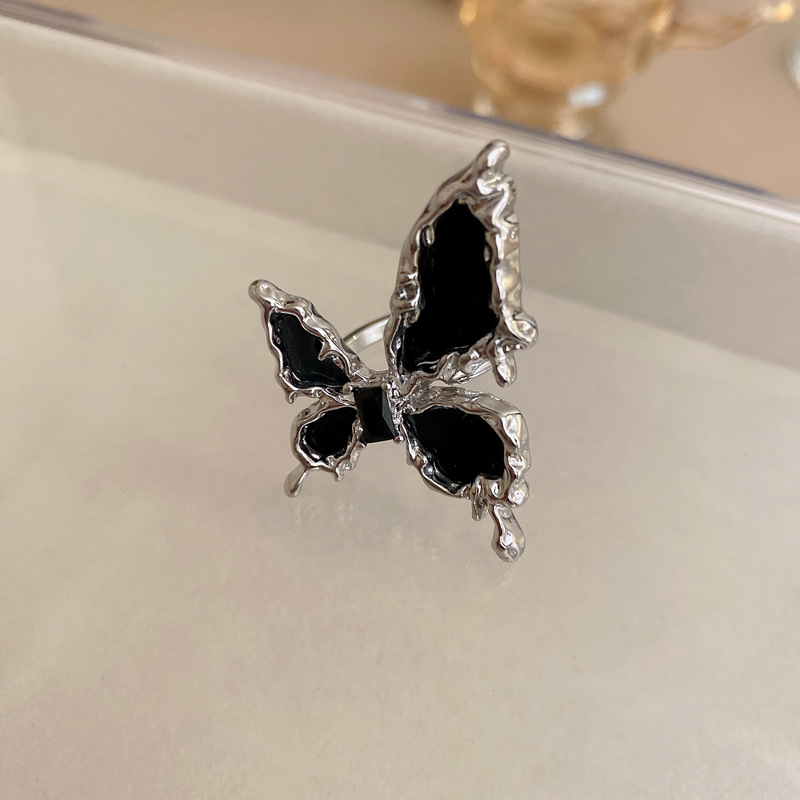 The black butterfly-shaped opening ring is a fashionable, individual, light luxury and high-end ring with a niche design. It is a new internet-famous jewelry Application Scenario