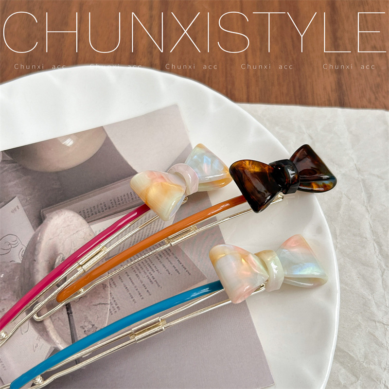 A beautiful and high-end hairpin, a cute one-line hair clip at the back of a woman's head, 2024 new style clip headwear details Picture