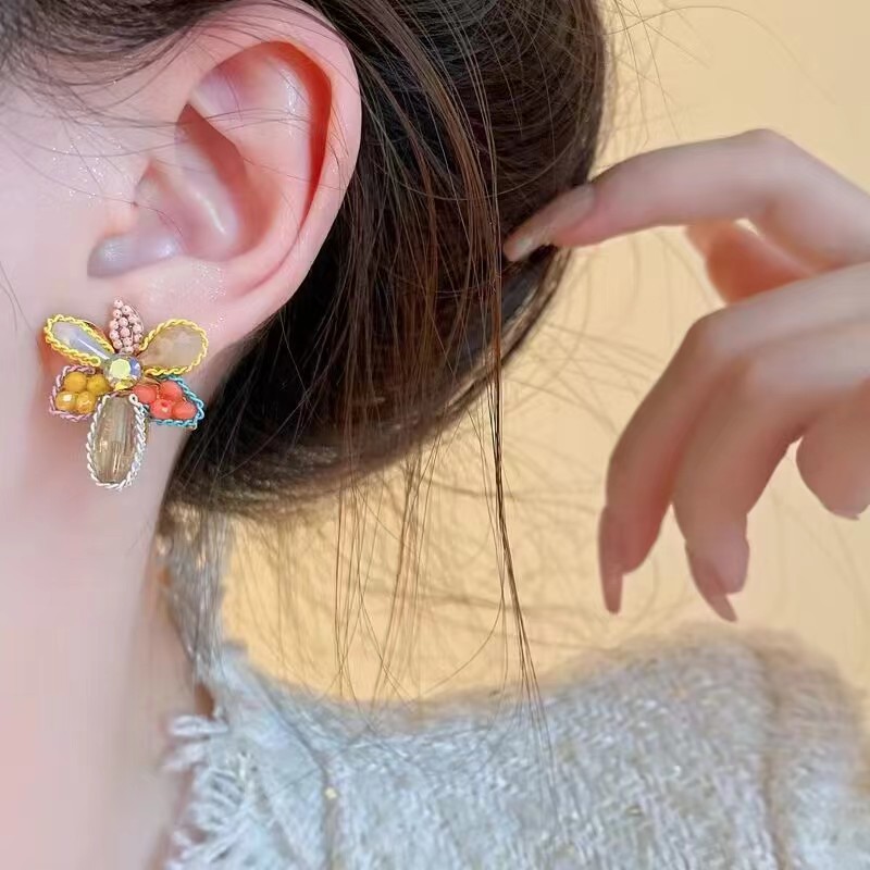 Crystal flower Stud earrings, 2025 new trendy and niche design, high-end earrings, exquisite and light luxury, versatile earrings for women details Picture