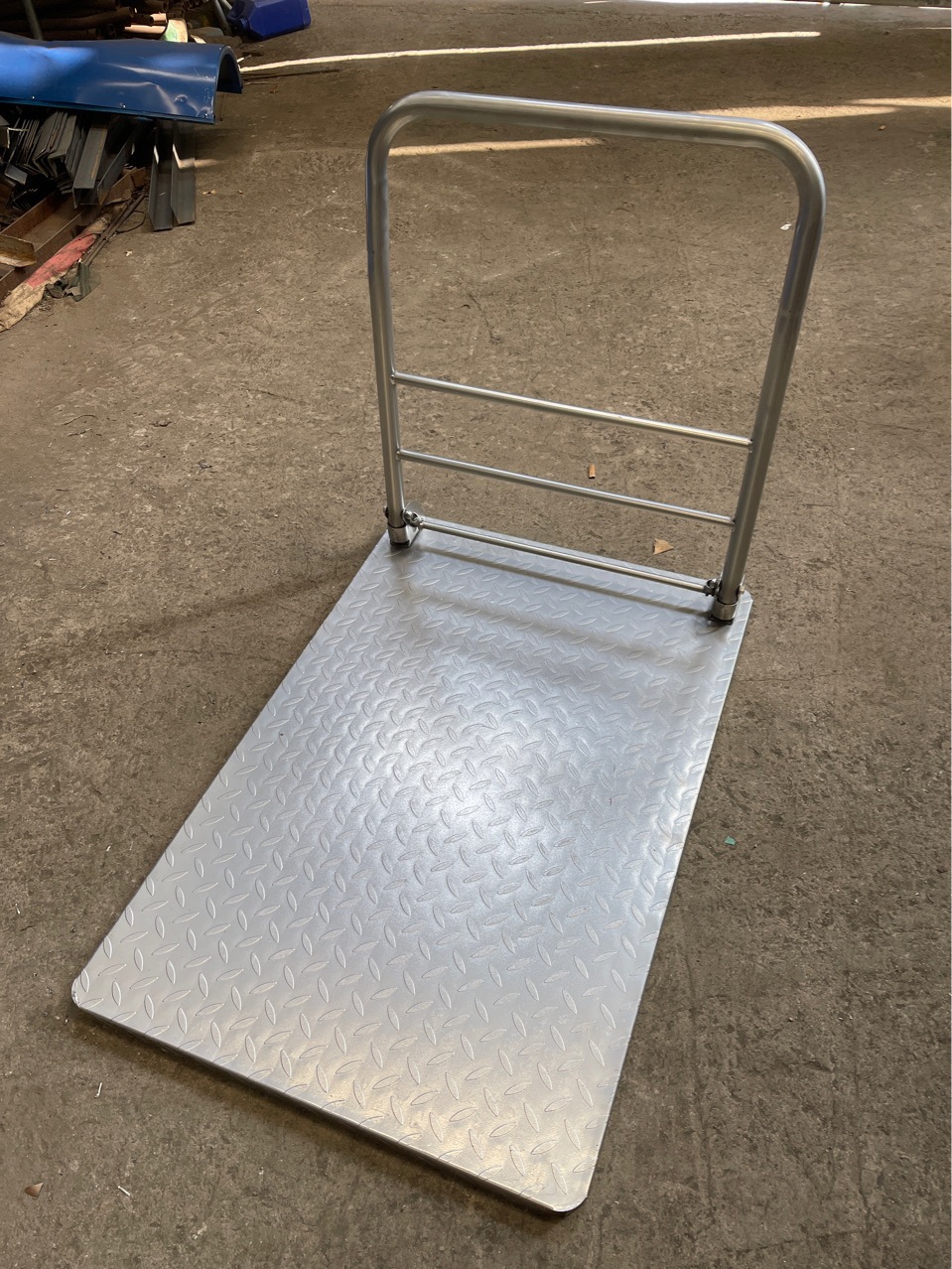 Flatbed carts, iron plate carts, silent hand-pulled carts, folding lightweight trolleys, handcarts, cargo handling carts, thickened and heavier undefined