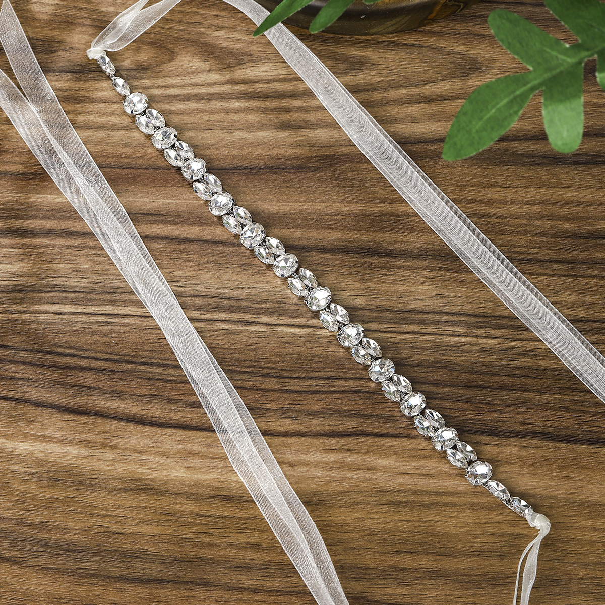 New simple water diamond headwear from Europe and America, with elegant drill bits and bridal hair accessories, is a versatile daily accessory sold directly by the manufacturer Application Scenario