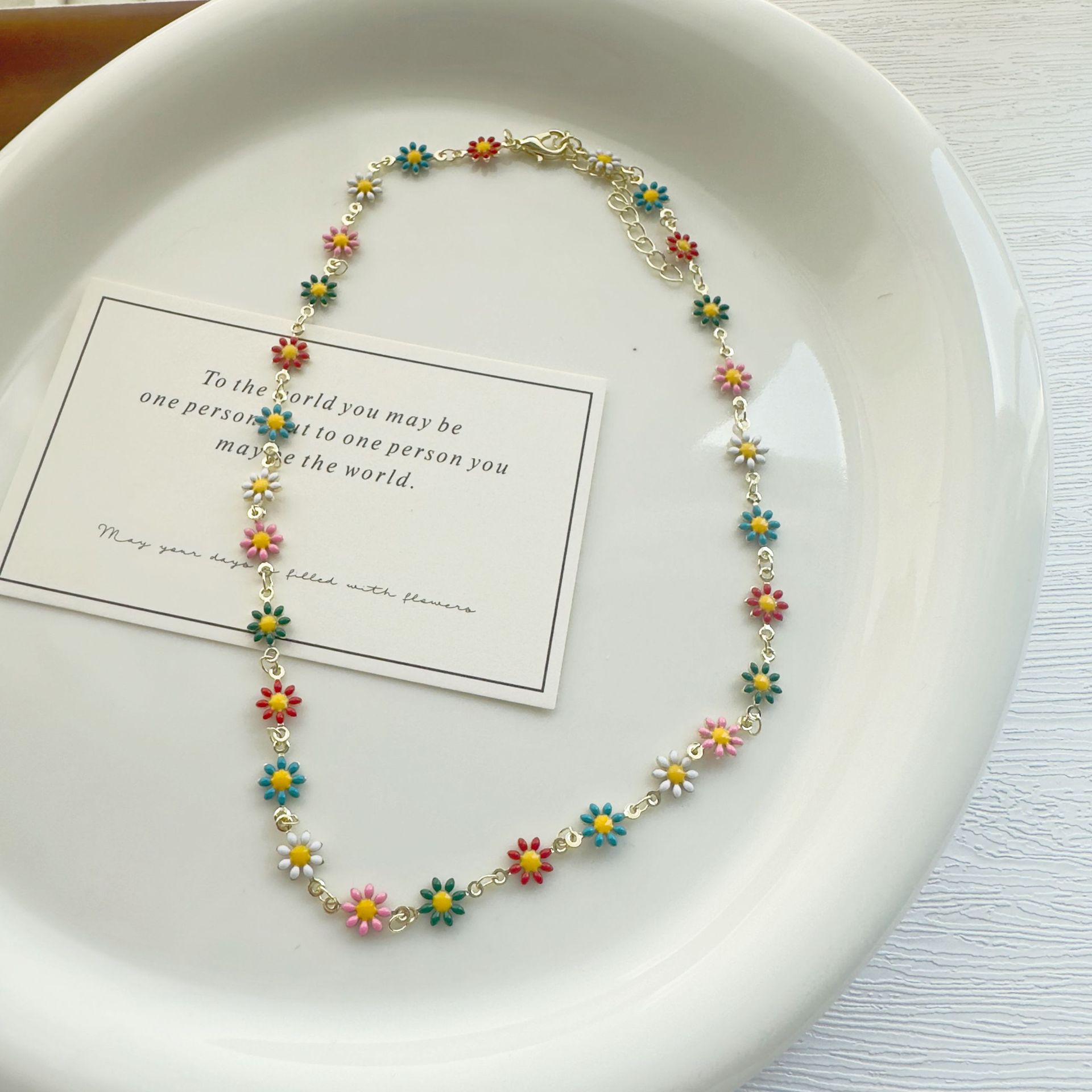 Colorful and niche necklace, a girl's fresh and delicate Daisy flower bracelet and necklace, an ins style color-blocking design collarbone chain accessory Specification drawing