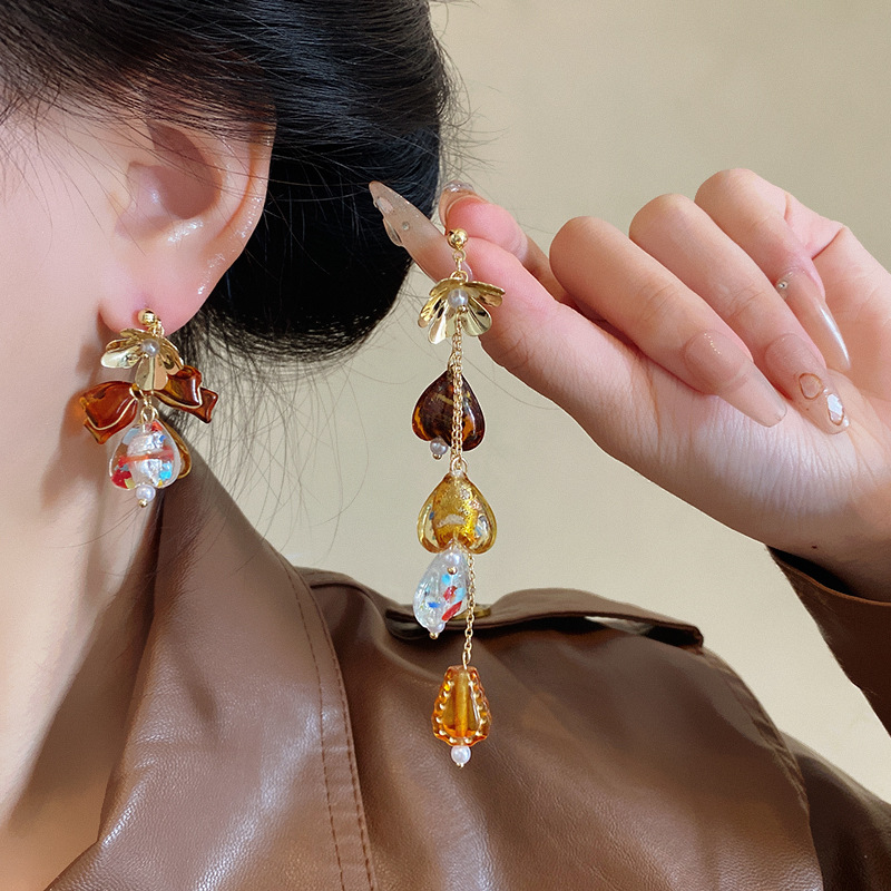Asymmetrical flower tassel stud earrings for women, French high-end style, super fairy-like Maillard earrings, fashionable and light luxury ancient-style earrings details Picture