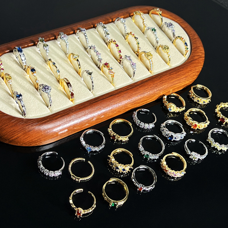 The colored gemstone series gathers open-mouth rings for women, featuring a simple, fashionable, niche design sense, sweet and cool, light luxury, and a high-end ring trend Application Scenario